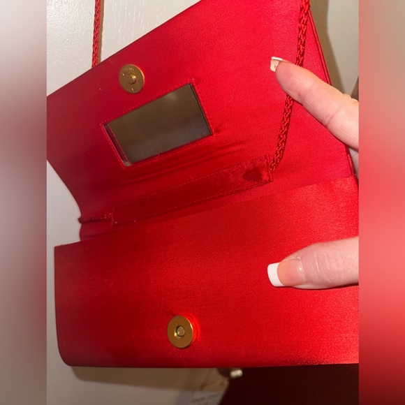 Beautiful Robinson Elegant Red Satin Evening bag with Bow Detail - Picture 6 of 10